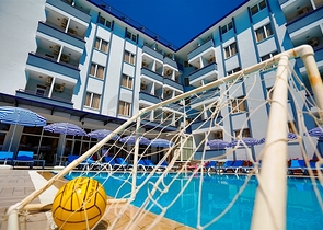 اوتيل اربع نجوم في وسط الانيا