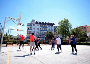 اوتيل اربع نجوم في وسط الانيا