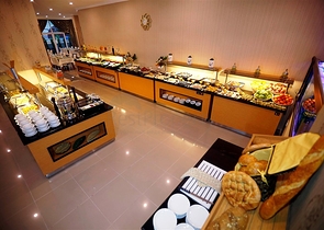 اوتيل اربع نجوم في وسط الانيا