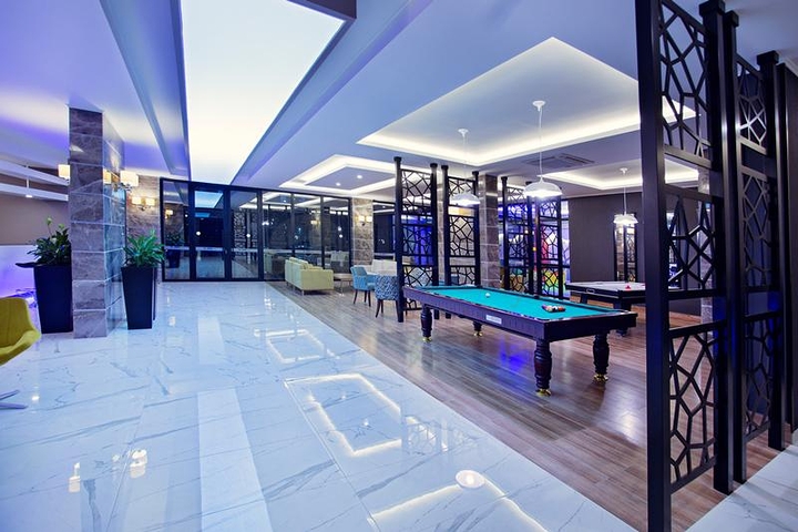 شقة غرفة و صالة للايجار في مجمع عصري 