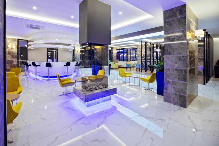 شقة غرفة و صالة للايجار في مجمع عصري 