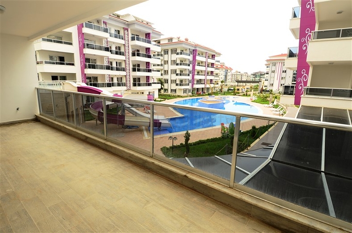 شقة في مجمع مميز في  كاستل الانيا