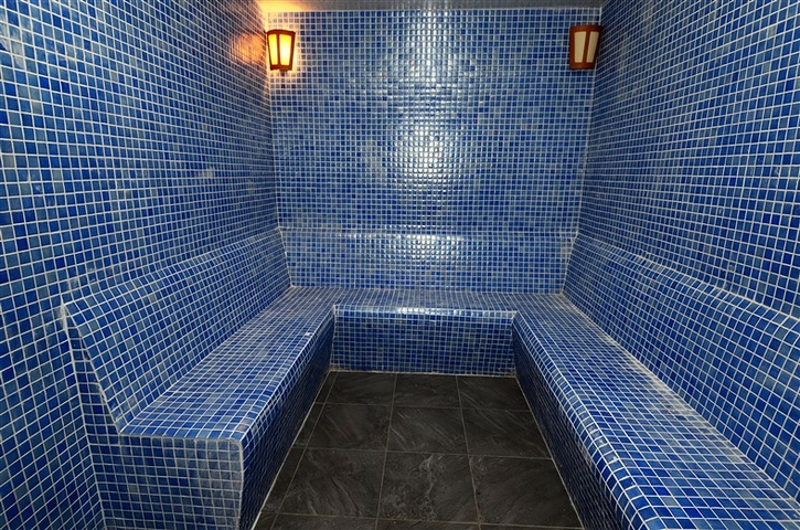 شقة في مجمع مميز في  كاستل الانيا