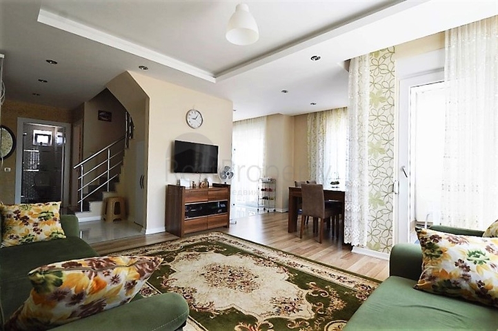 دوبلكس ثلاثة غرف نوم في كونيالتي - انطاليا