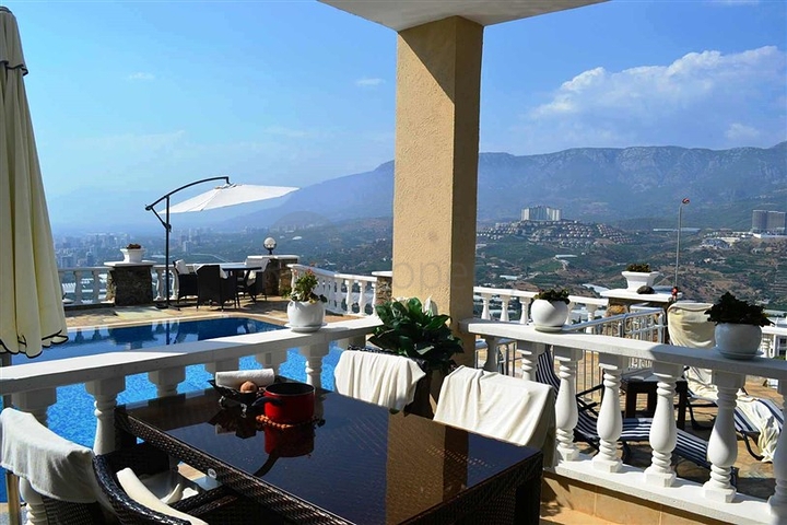 فيلا باطلالة رائعة في كارجي جاك - الانيا