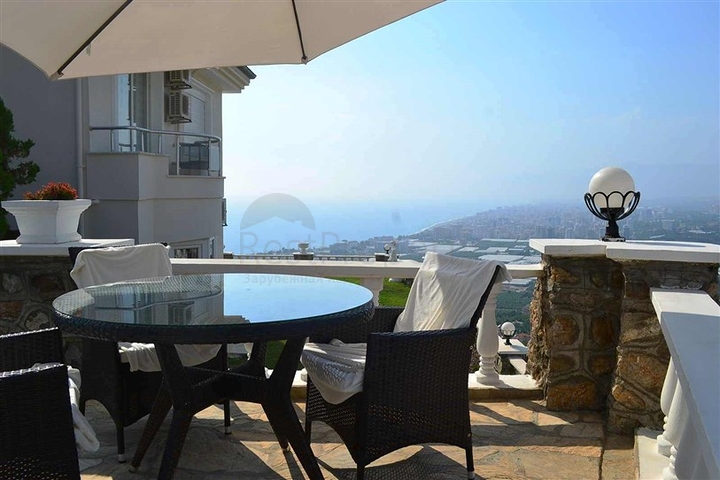 فيلا باطلالة رائعة في كارجي جاك - الانيا