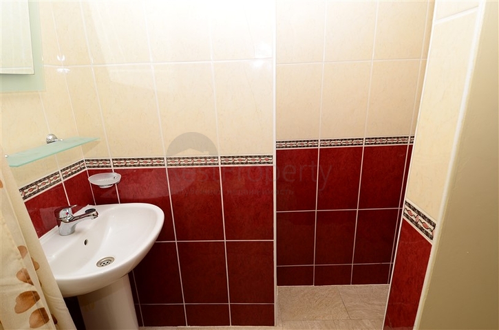 شقة واسعة ثلاثة غرف و صالة في محمودلار