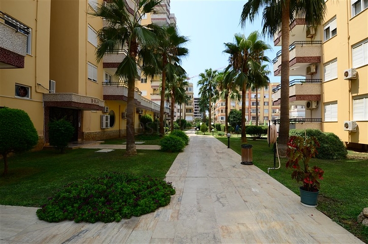 شقة واسعة ثلاثة غرف و صالة في محمودلار