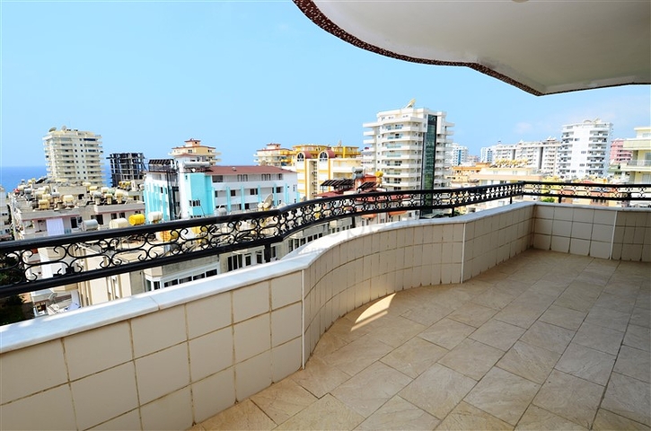 شقة واسعة ثلاثة غرف و صالة في محمودلار