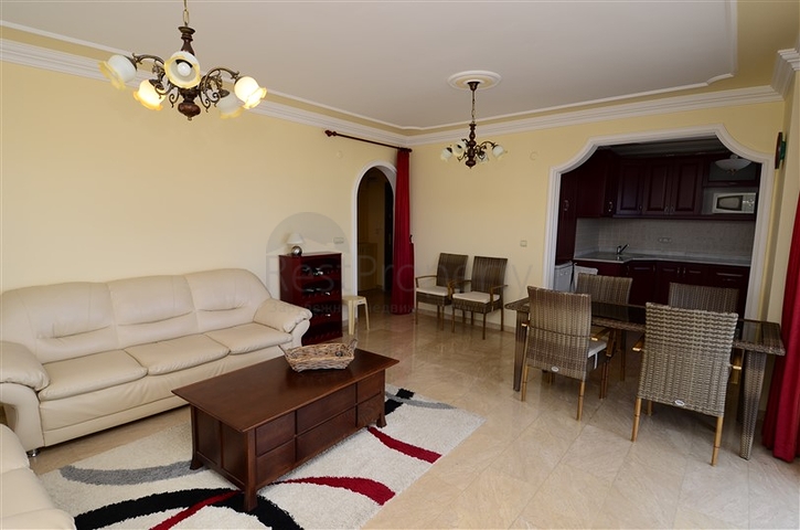 شقة واسعة ثلاثة غرف و صالة في محمودلار