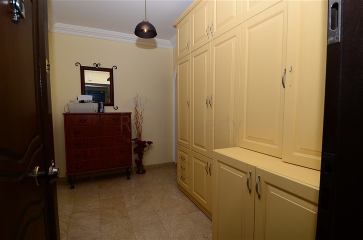 شقة واسعة ثلاثة غرف و صالة في محمودلار