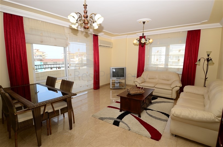 شقة واسعة ثلاثة غرف و صالة في محمودلار