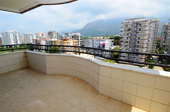 شقة واسعة ثلاثة غرف و صالة في محمودلار