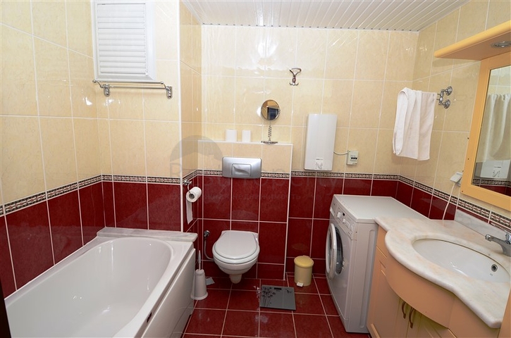 شقة واسعة ثلاثة غرف و صالة في محمودلار