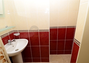 شقة واسعة ثلاثة غرف و صالة في محمودلار