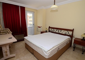 شقة واسعة ثلاثة غرف و صالة في محمودلار