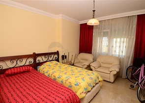 شقة واسعة ثلاثة غرف و صالة في محمودلار