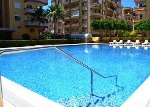 شقة واسعة ثلاثة غرف و صالة في محمودلار