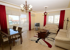 شقة واسعة ثلاثة غرف و صالة في محمودلار