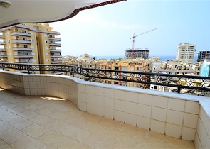 شقة واسعة ثلاثة غرف و صالة في محمودلار