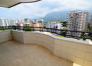 شقة واسعة ثلاثة غرف و صالة في محمودلار