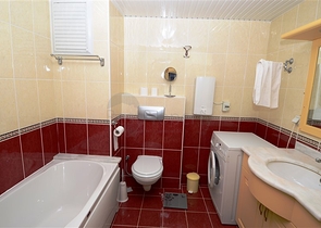 شقة واسعة ثلاثة غرف و صالة في محمودلار