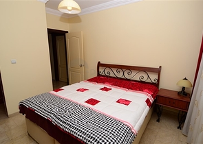 شقة واسعة ثلاثة غرف و صالة في محمودلار