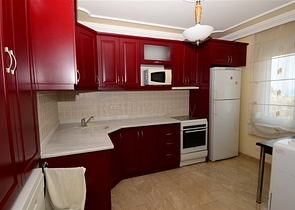 شقة واسعة ثلاثة غرف و صالة في محمودلار