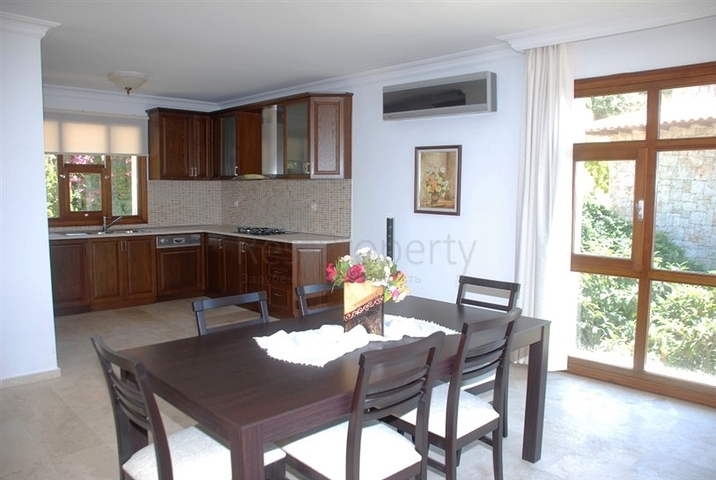 فيلا في كاش باطلالة على البحر