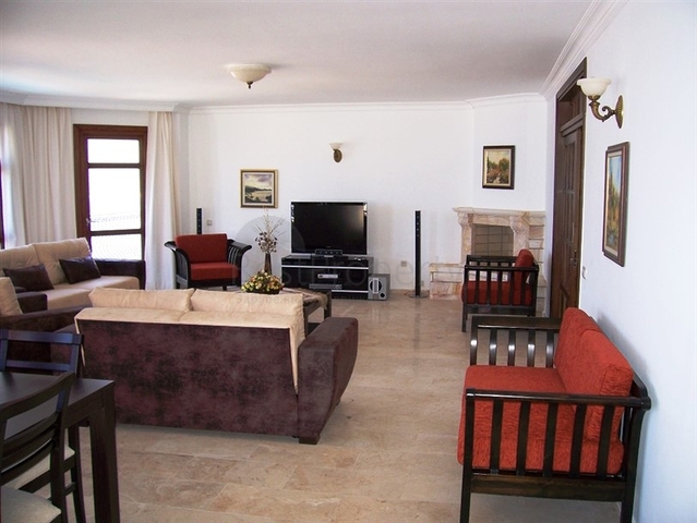 فيلا في كاش باطلالة على البحر