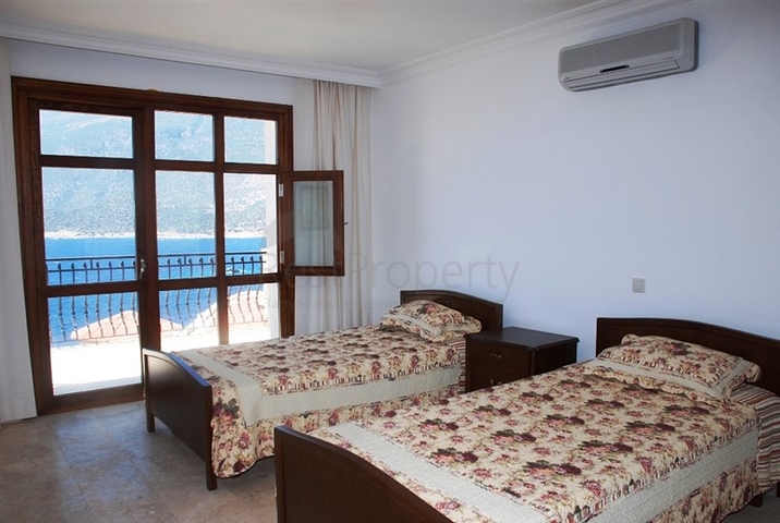 فيلا في كاش باطلالة على البحر