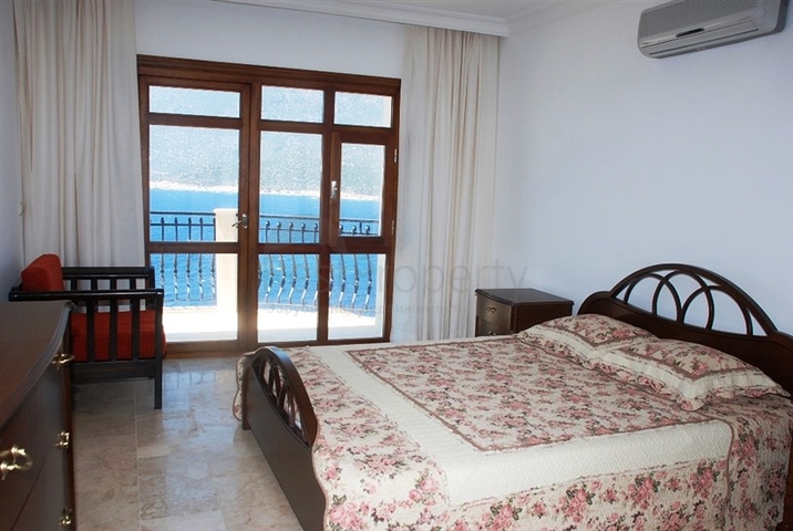 فيلا في كاش باطلالة على البحر