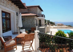 فيلا في كاش باطلالة على البحر