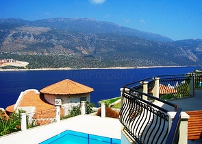 فيلا في كاش باطلالة على البحر