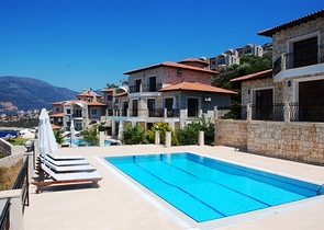 فيلا في كاش باطلالة على البحر