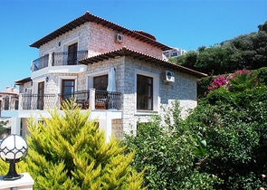 فيلا في كاش باطلالة على البحر