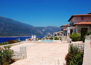 فيلا في كاش باطلالة على البحر