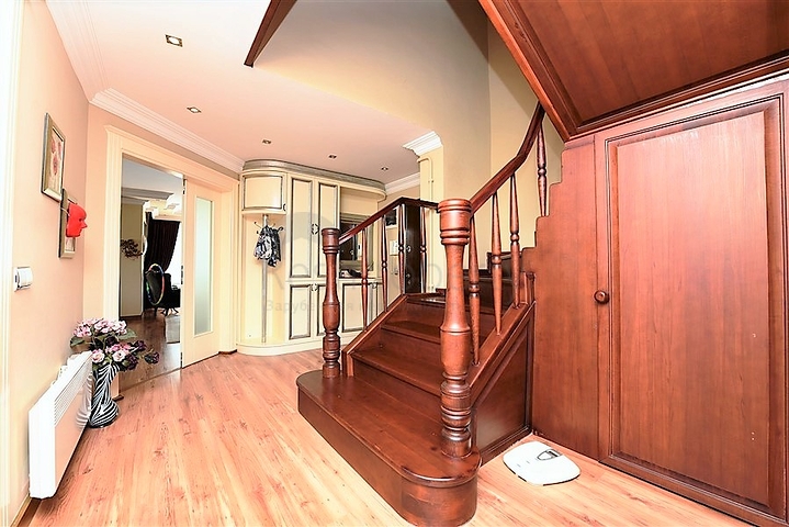 شقة دوبلكس واسعة في اوبا - الانيا