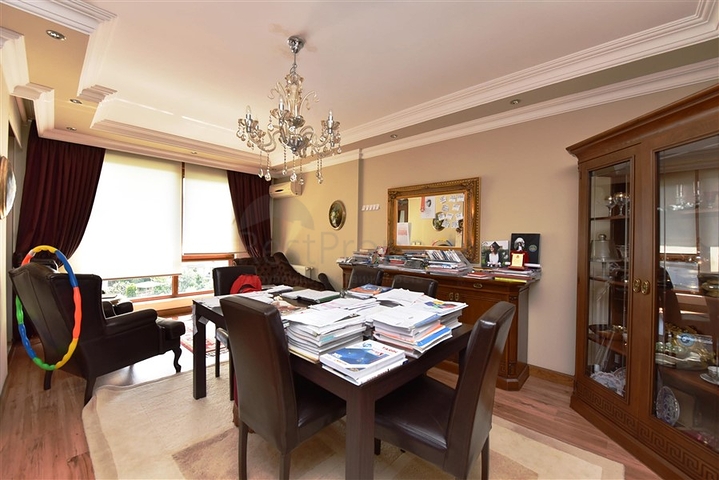 شقة دوبلكس واسعة في اوبا - الانيا