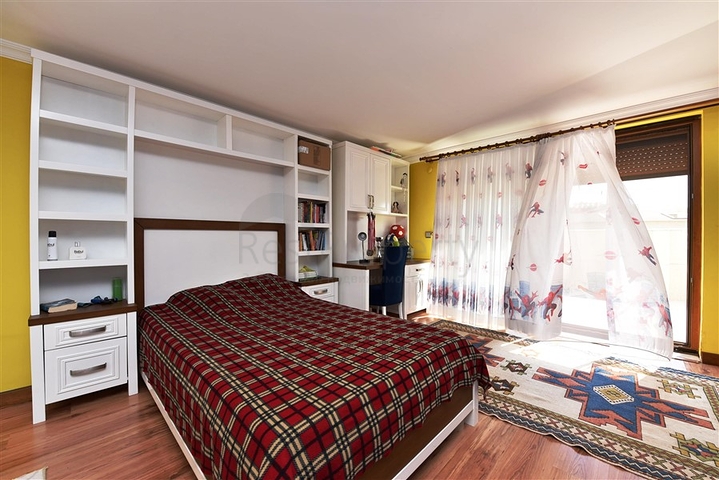 شقة دوبلكس واسعة في اوبا - الانيا