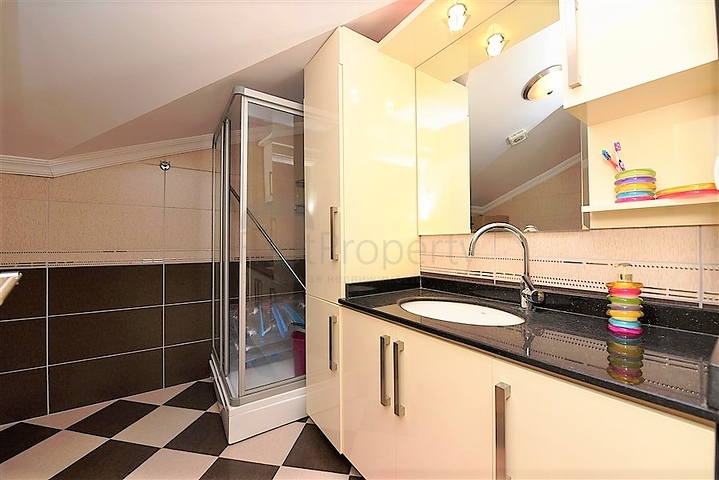 شقة دوبلكس واسعة في اوبا - الانيا