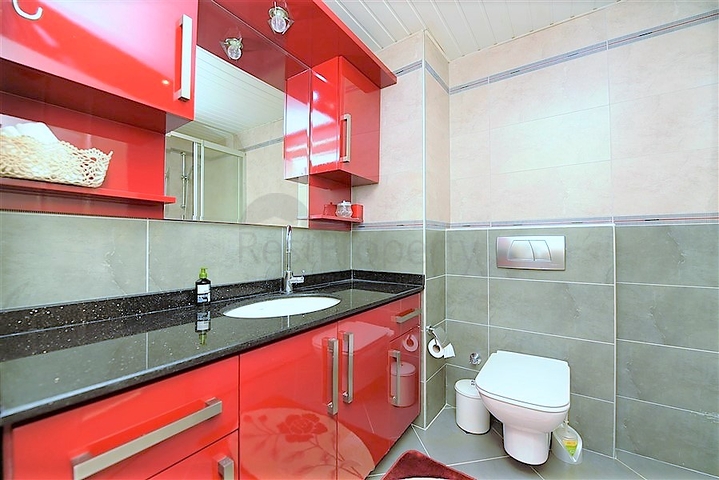 شقة دوبلكس واسعة في اوبا - الانيا