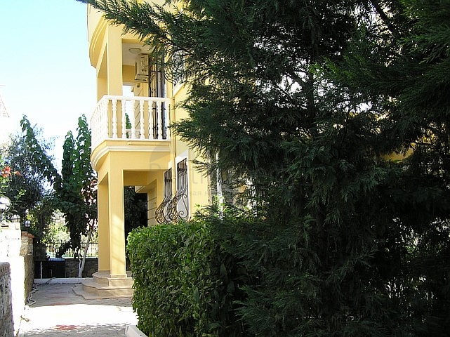 فيلا ثلاث طوابق مفروشة في فتحية