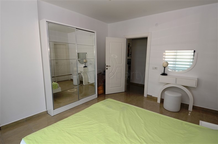 شقة في مجمع مميز في الانيا