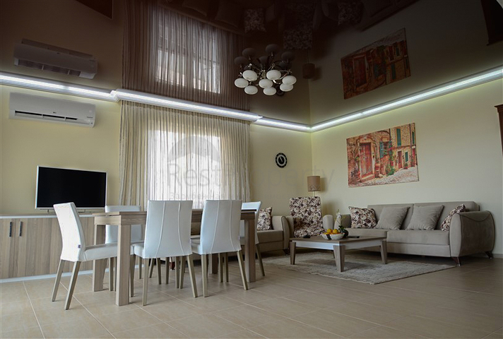 شقة تطل على النهر في الانيا