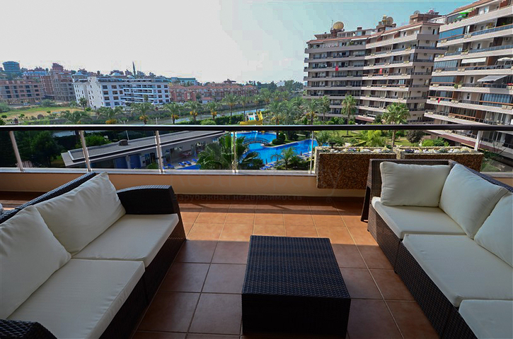 شقة تطل على النهر في الانيا