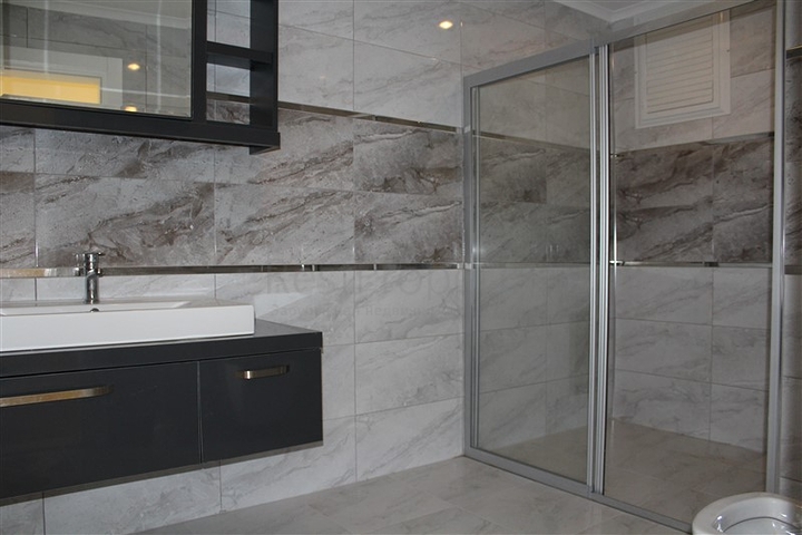 شقق في مجمع جديد في الانيا على مقربة من البحر