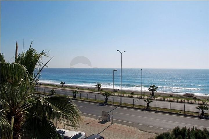 شقة على الخط الأول للبحر بغرفتي نوم في منطقة محمودلار - ألانيا 