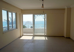 شقة على الخط الأول للبحر بغرفتي نوم في منطقة محمودلار - ألانيا 