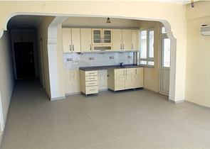 شقة على الخط الأول للبحر بغرفتي نوم في منطقة محمودلار - ألانيا 